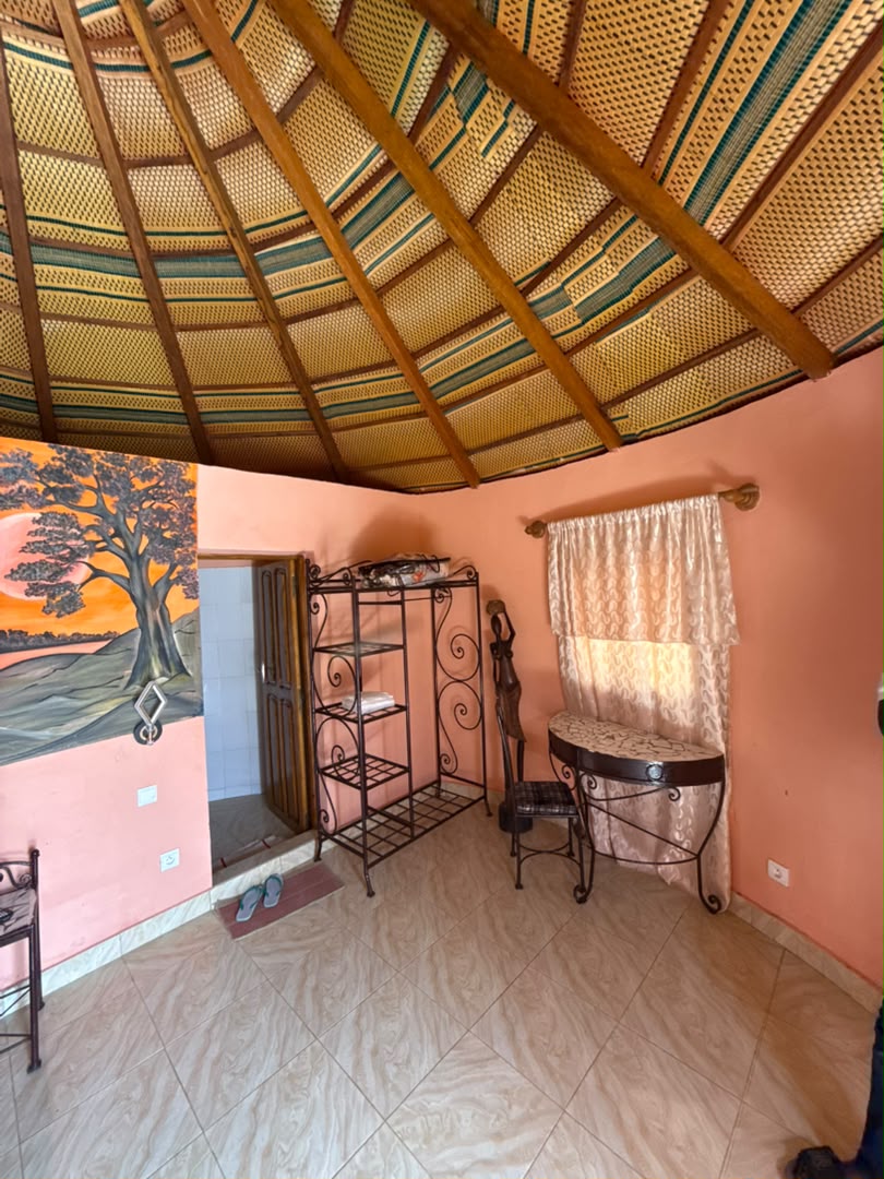 Chambre double en pension complète à l'Hôtel Les Cristaux Roses au Lac Rose