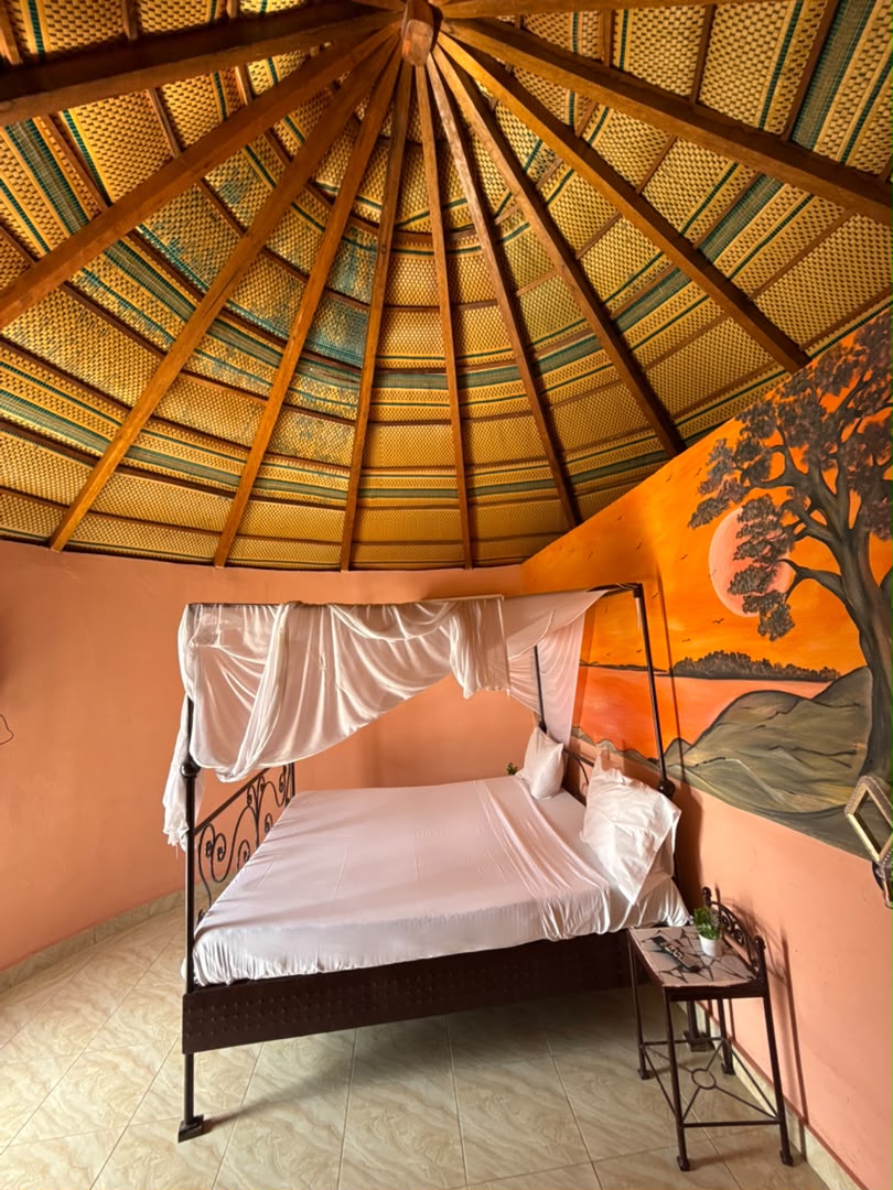 Chambre double en demi-pension dans un hôtel partenaire du Lac Rose