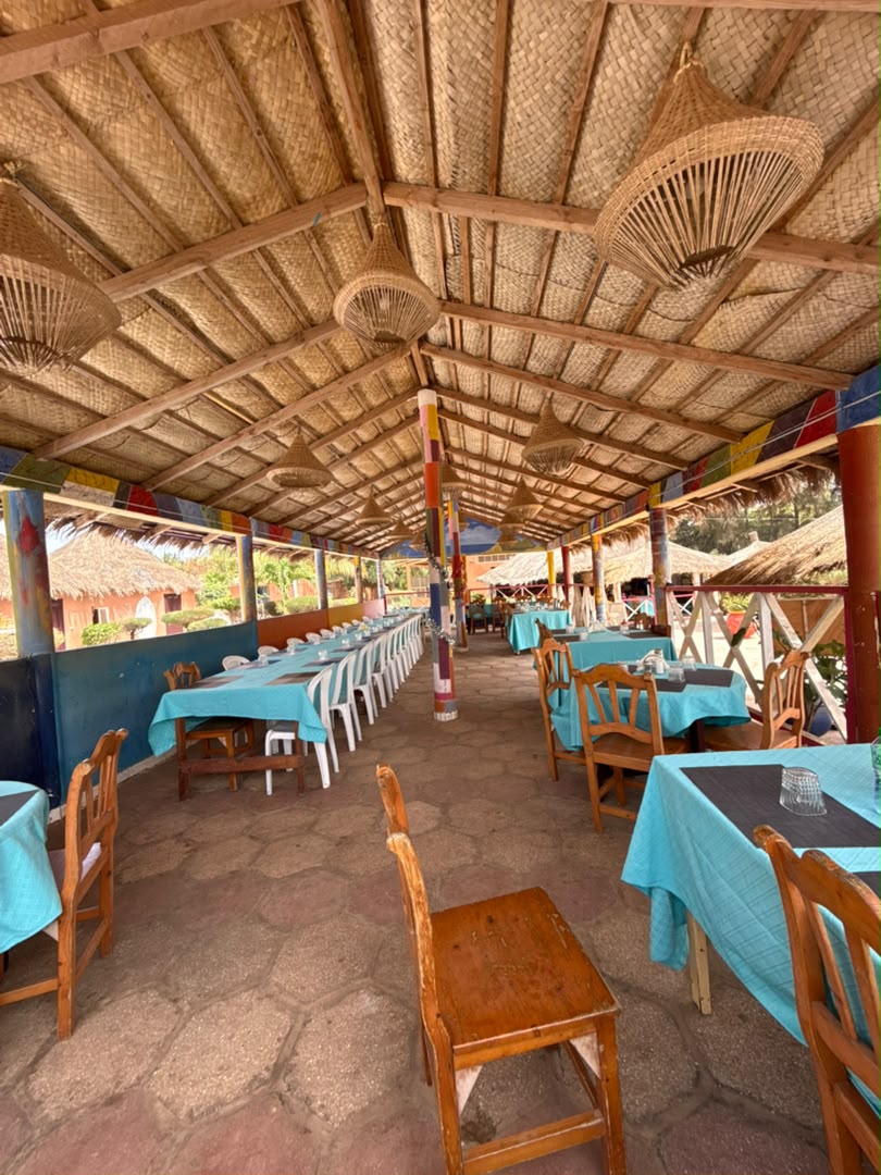 Salle de restaurant de l'Hôtel Les Cristaux Roses pour un menu complet