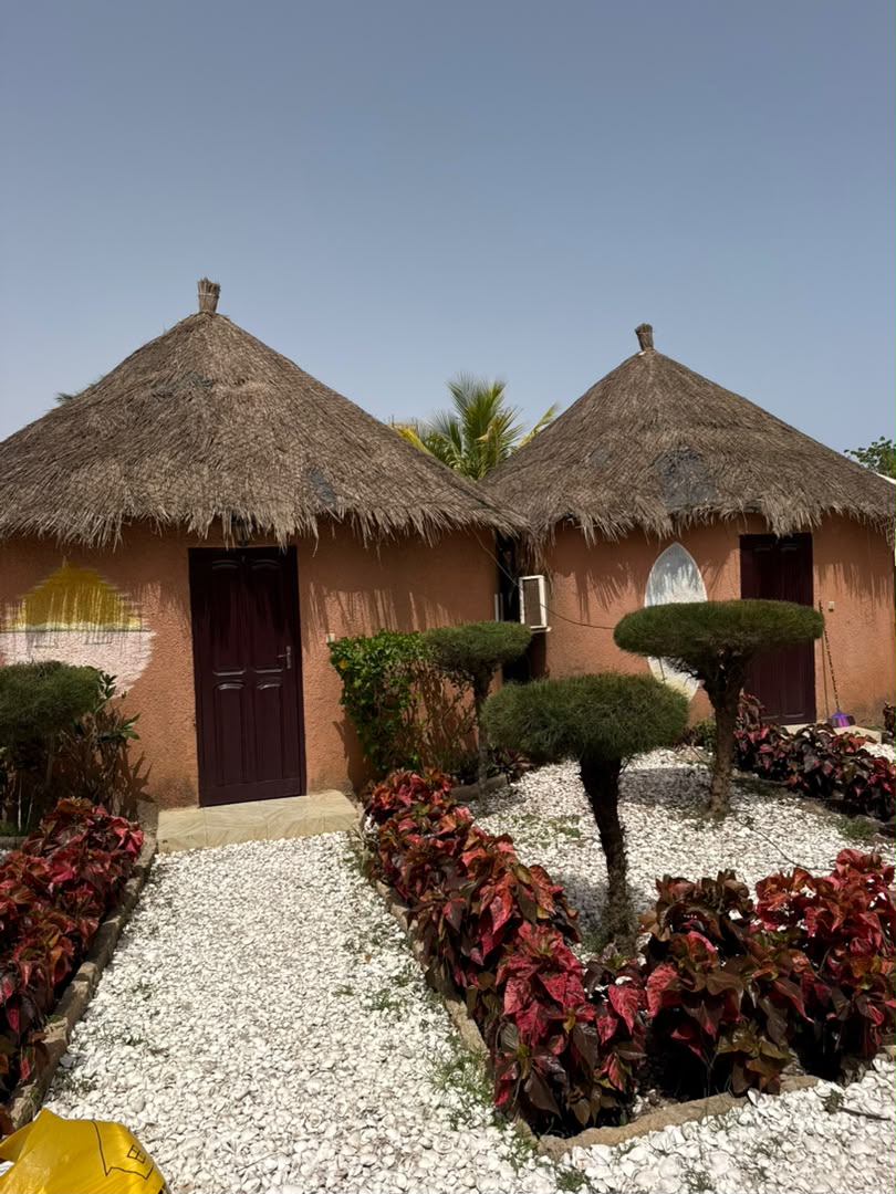 Intérieur d'une chambre single en demi-pension près du Lac Rose