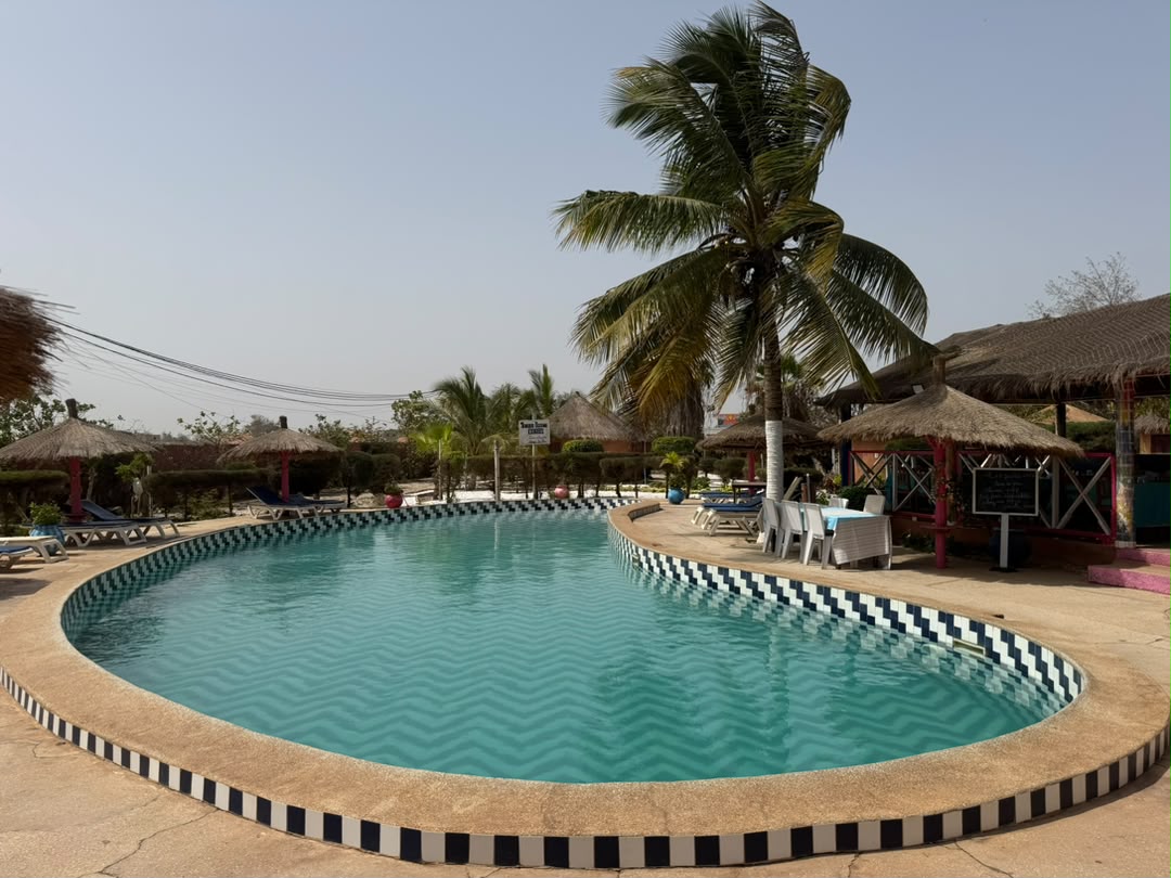 Espace piscine pour une excursion spéciale en groupe au Lac Rose