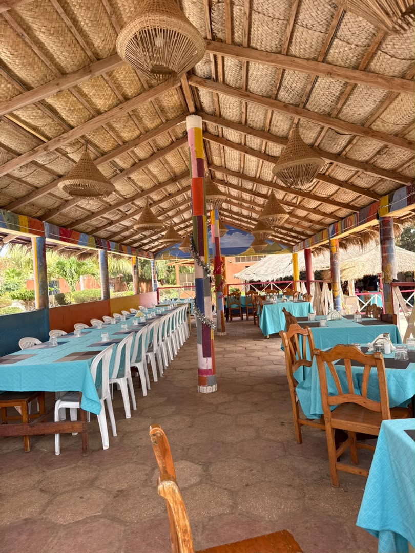 Restaurant traditionnel pour le déjeuner de l'excursion au Lac Rose