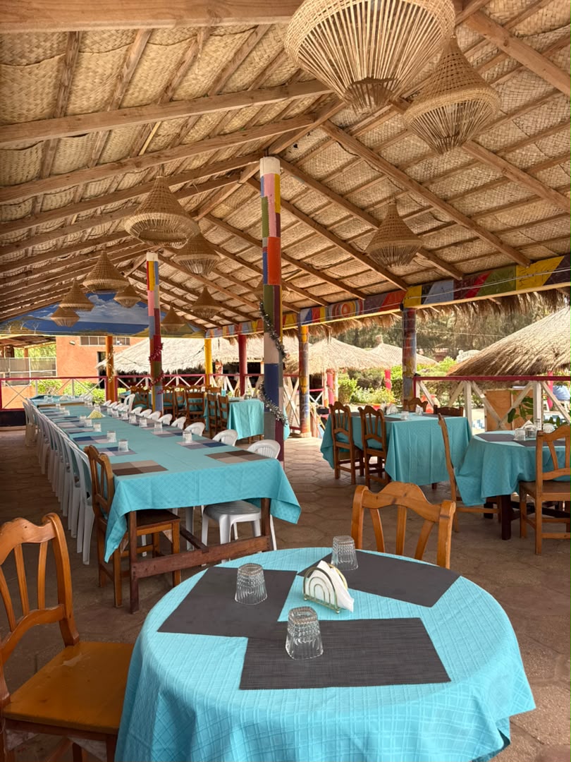 Cadre du restaurant pour déguster un thiébou yapp au Lac Rose