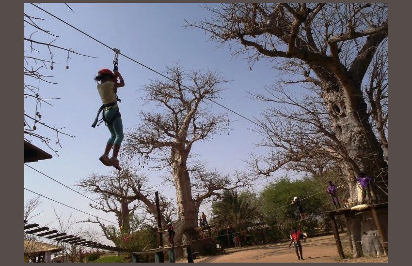 Activité sportive et défi d'aventure en plein air dans la nature de Somone