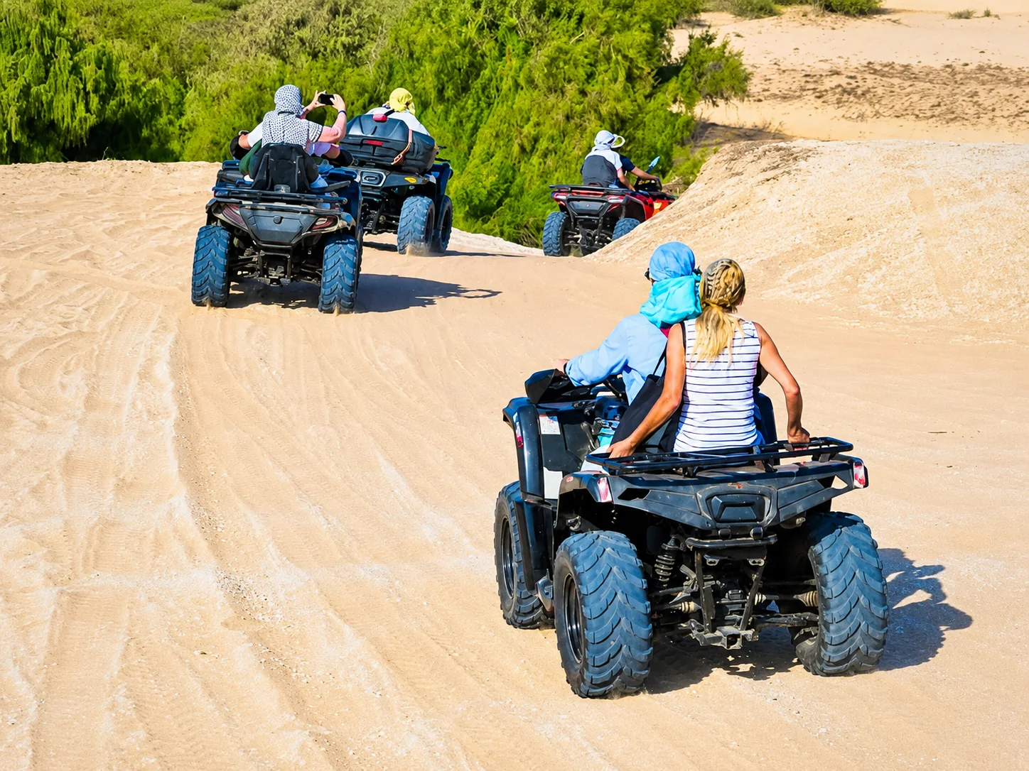 Circuit guidé en quad sur un sentier de dunes au Lac Rose