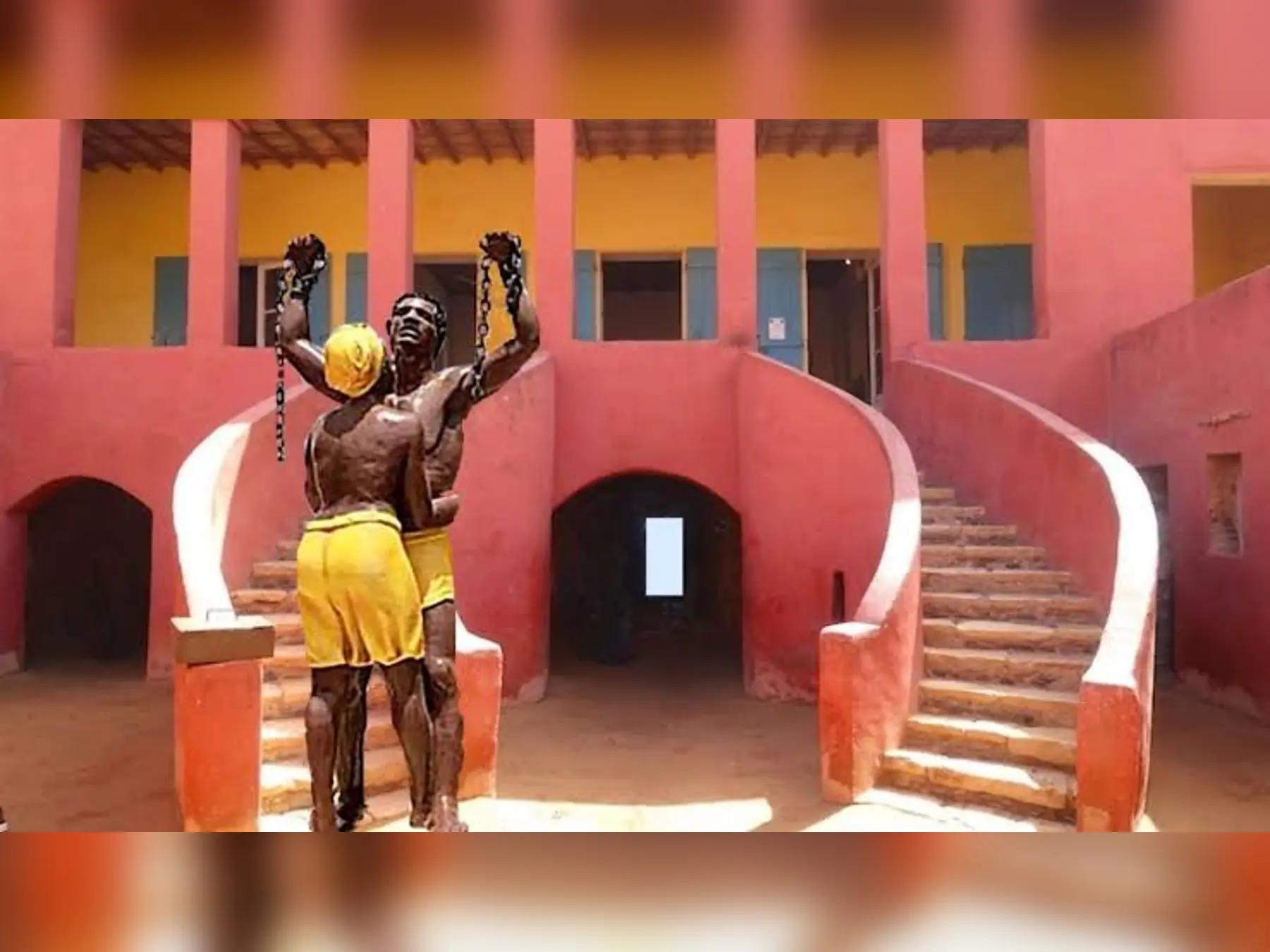 Cartel de la excursión a la isla de Gorée y el Lago Rosa con visita histórica, piragua, quad y almuerzo en Senegal