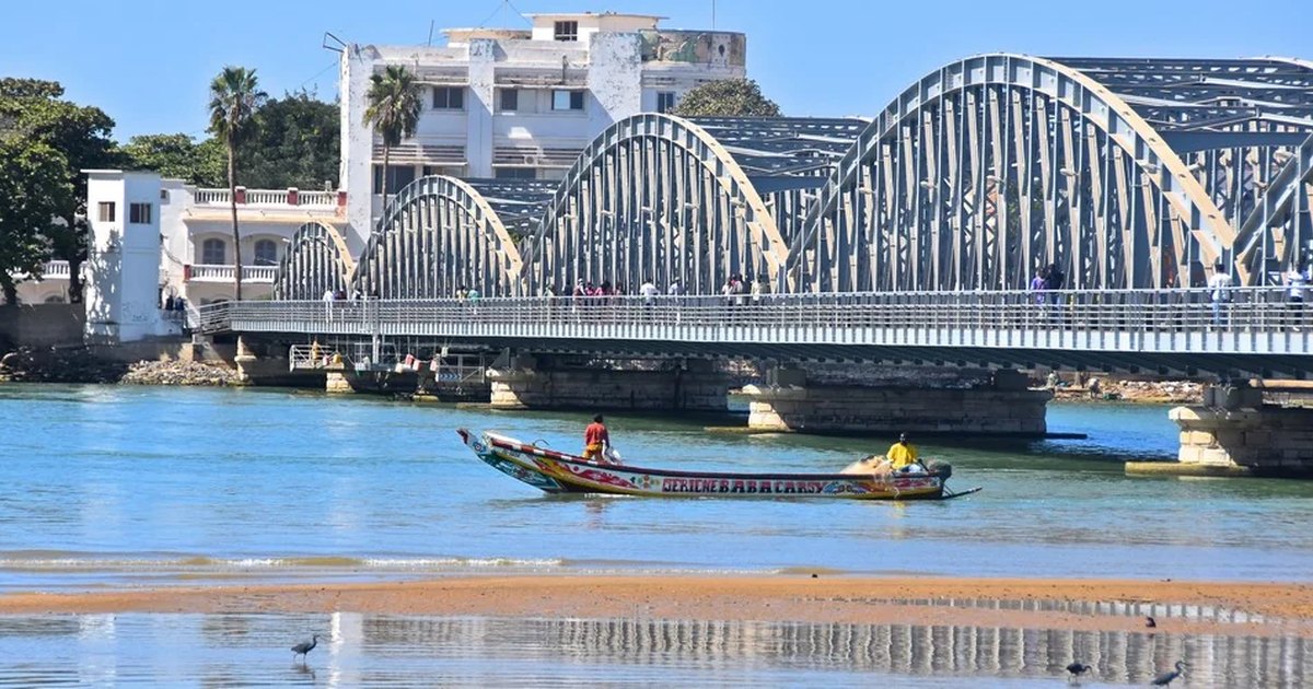 Pont Faidherbe sur le fleuve Sénégal à Saint-Louis, symbole du patrimoine historique de la ville