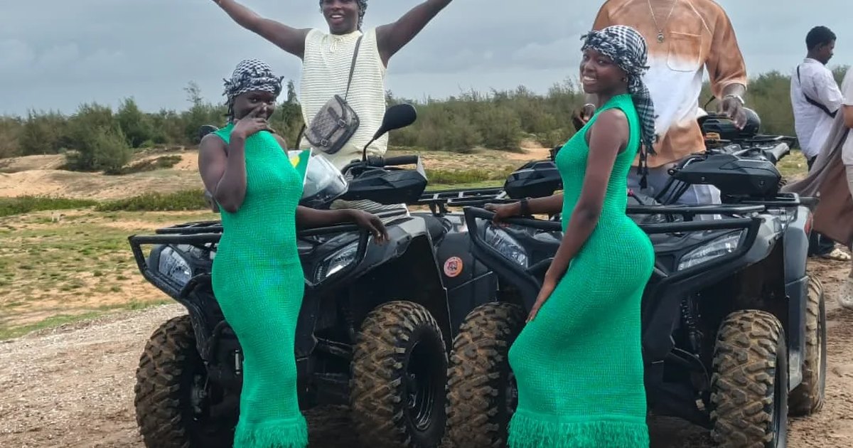 Groupe d'amies pendant une activité en quad au Lac Rose