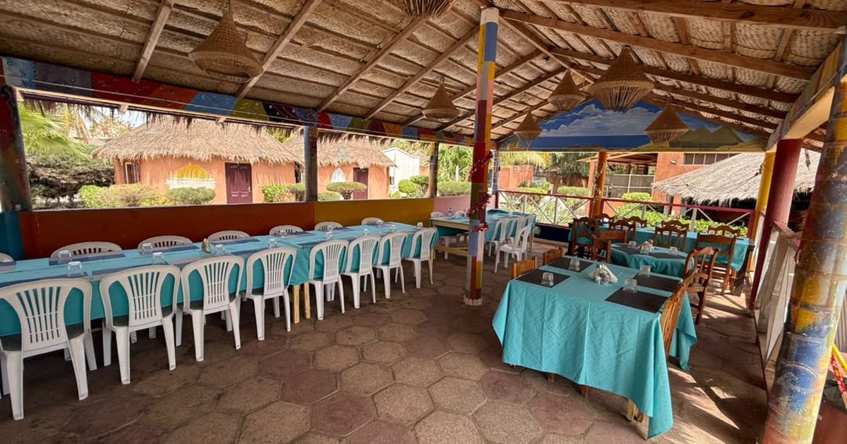Restaurant familial proposant un menu enfant et l'accès piscine au Lac Rose