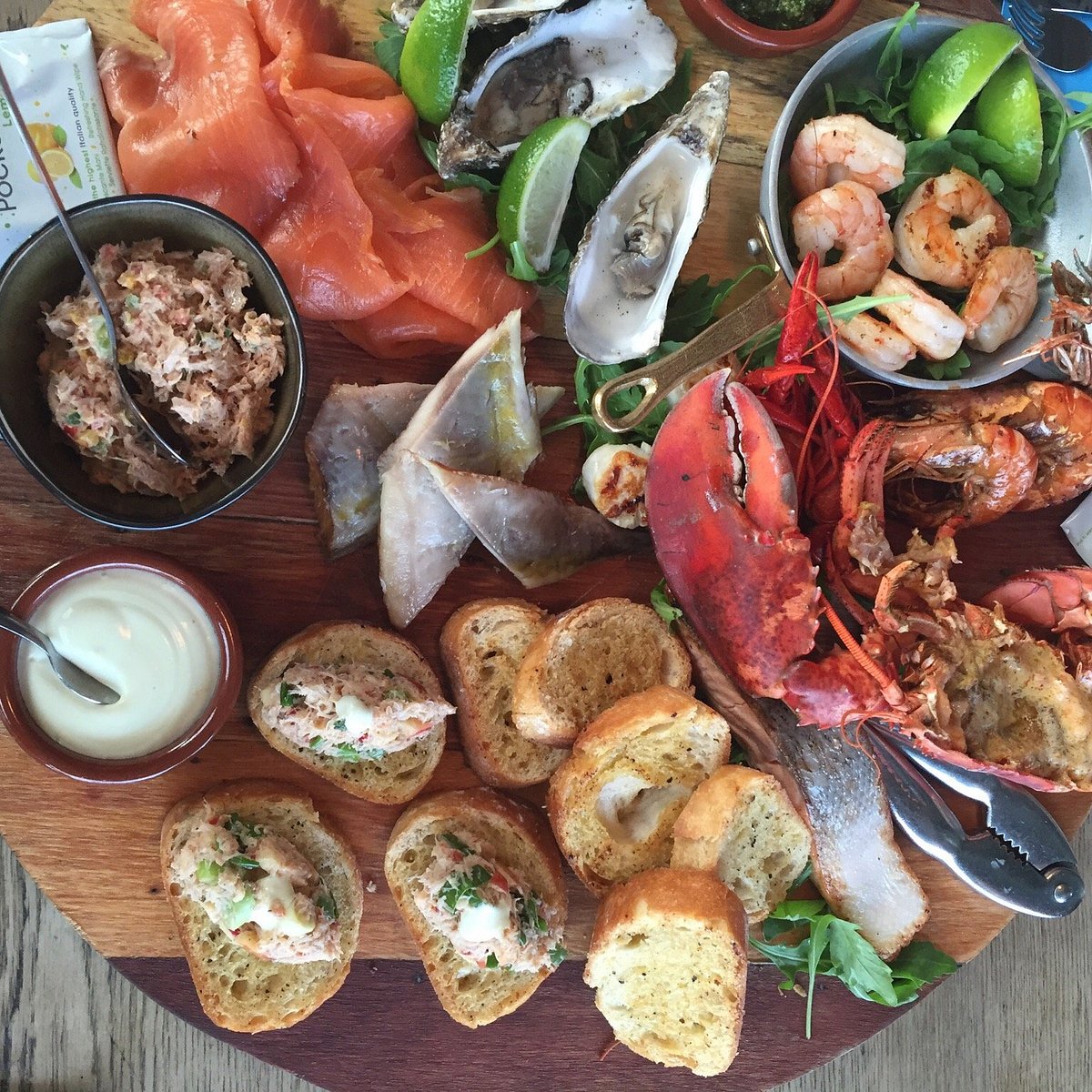 Varied lunch platter served with the air-conditioned room package