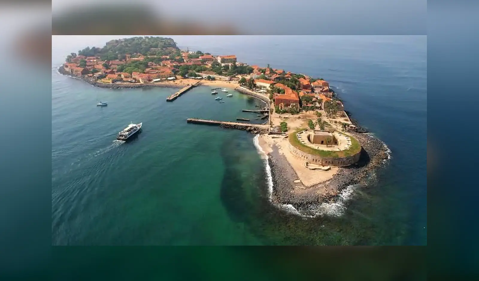 Vue aérienne de l’île de Gorée à Île de Gorée, Sénégal