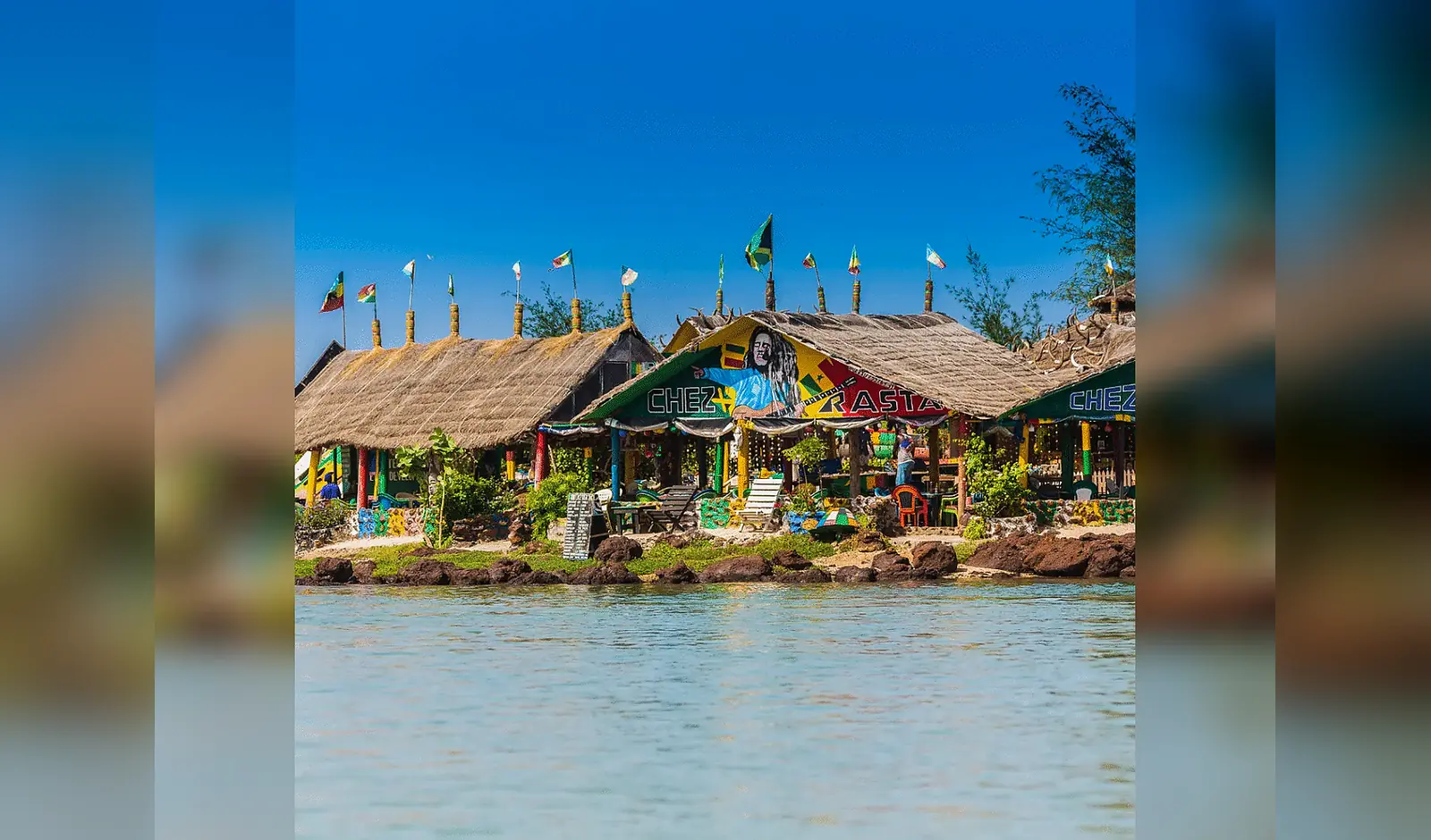 Restaurant au bord de la Lagune de Somone à Somone, Sénégal