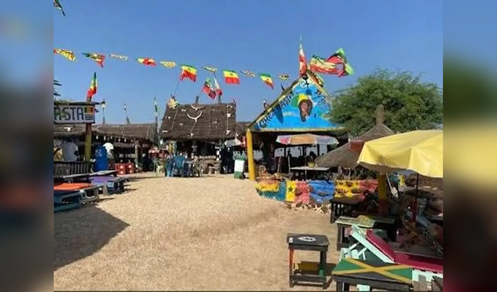 Restaurant au bord de la Lagune de Somone à Somone, Sénégal
