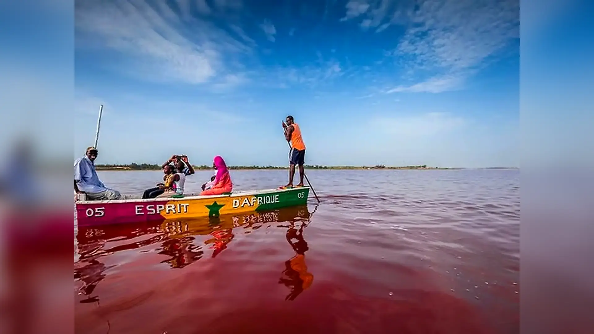 Travesía en piragua tradicional en Lago Rosa, Senegal