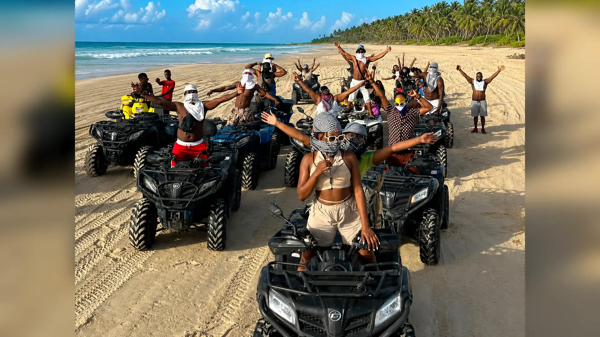 Ruta en quad entre pistas y playa en Lago Rosa, Senegal