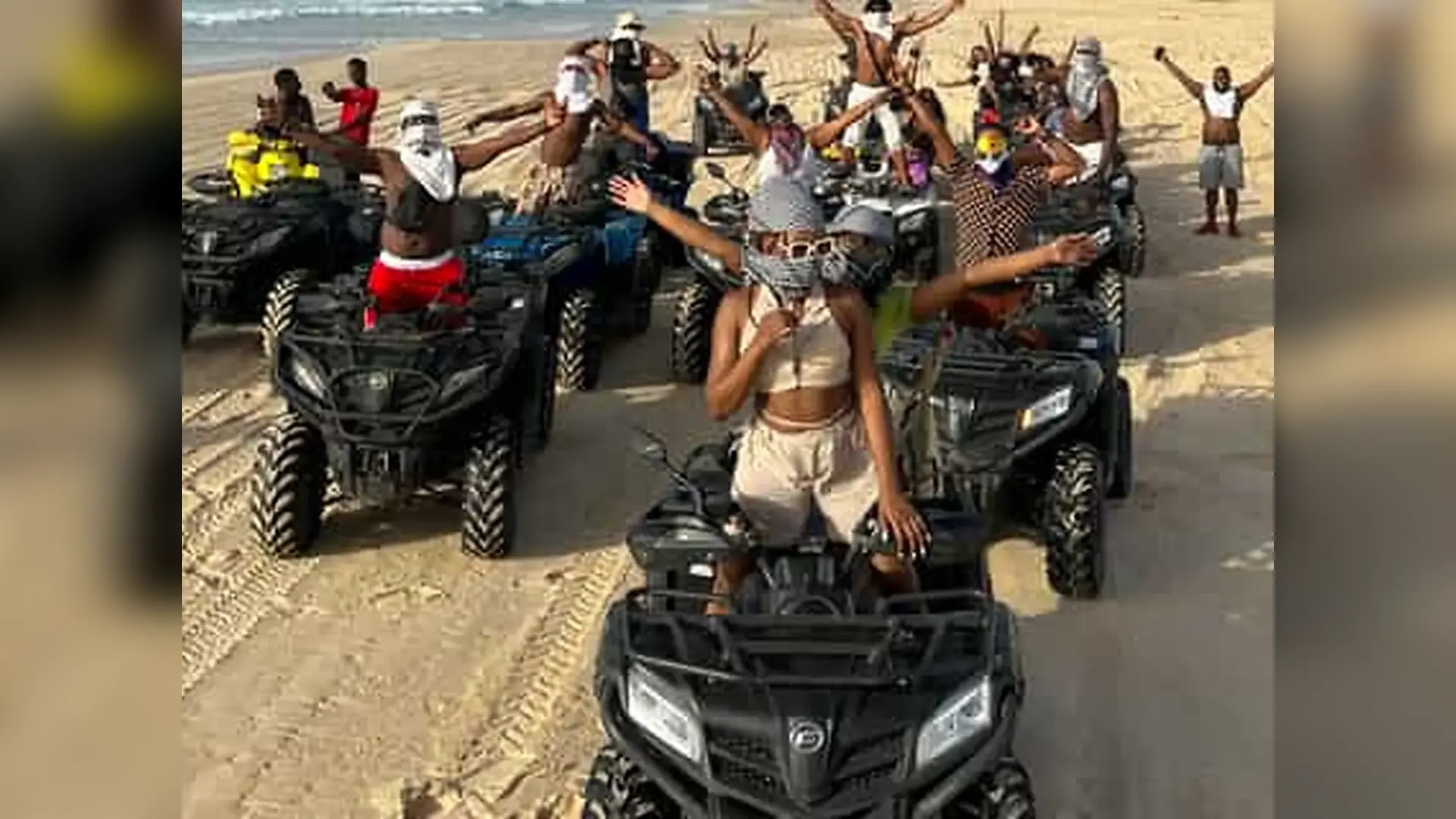 Ruta en quad entre pistas y playa en Lago Rosa, Senegal
