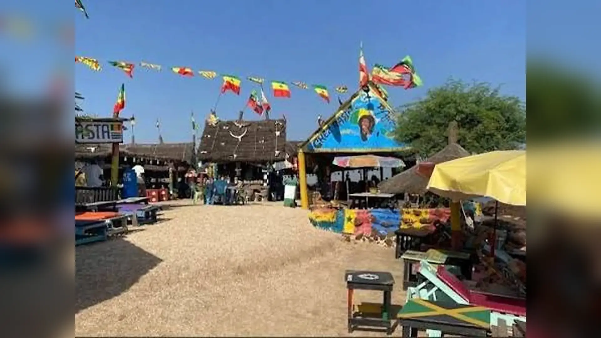 Restaurante a orillas de la laguna de Somone en Circuitos combinados por Senegal, Senegal